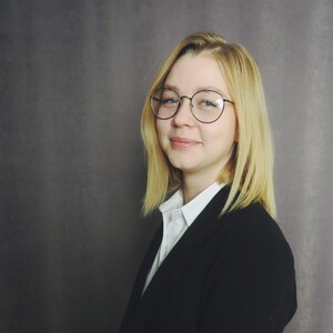 &nbsp;Добрый день, меня зовут Алёна, я помогу вам определиться с покрытием для волейбольной площадки